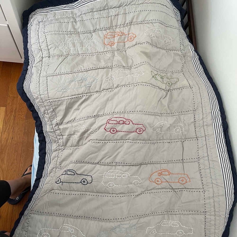 Crib bedding set